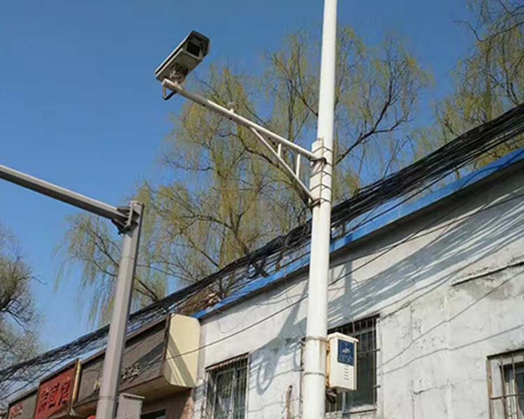 鑫雨杭電器設(shè)備公司：山西道路監(jiān)控桿的使用要點(diǎn)有哪些？