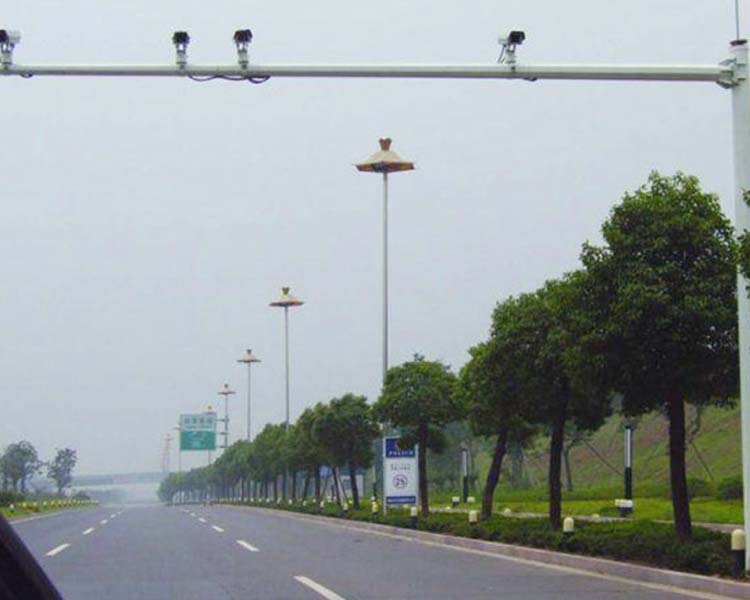 鑫雨杭電器設(shè)備公司求教太原道路監(jiān)控立桿的標準是什么？